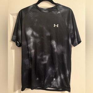 Under Armour Men's HeatGear Athletic Tee in Black and Gray Tee